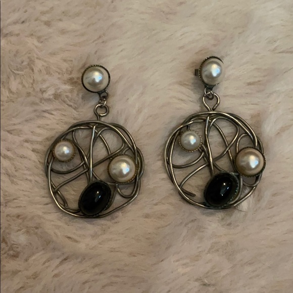 Vintage pearl post dangle earrings - Picture 1 of 2